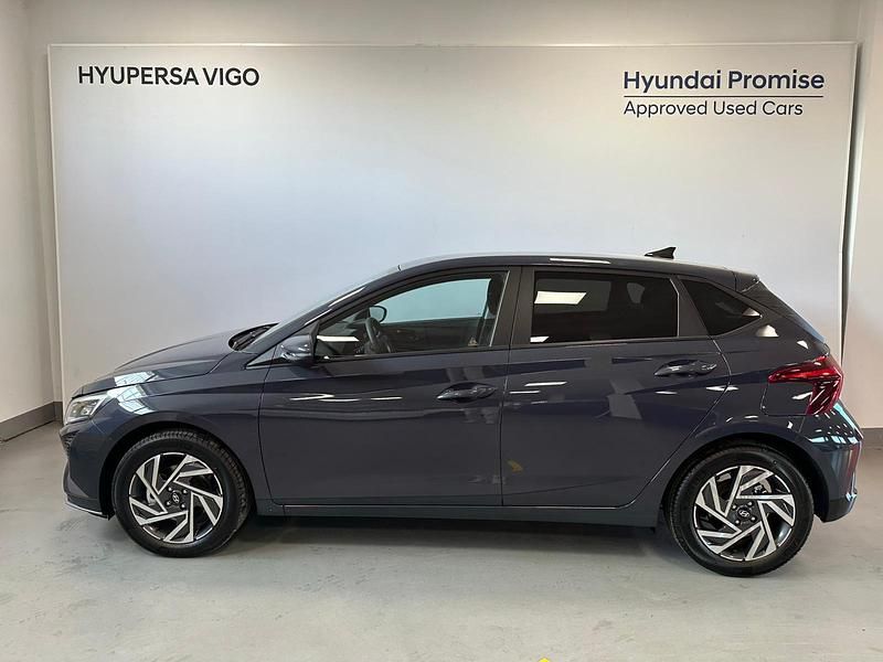 Usado Hyundai i20 100 CV (73 kW) 2024 Gris/plata Utilitario