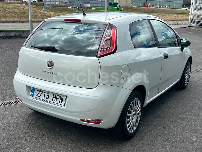 Usado Fiat Punto Pop 69 CV (50 kW) 2013 Blanco Utilitario