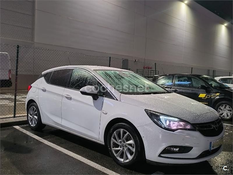 Blanco Usado 2017 Opel Astra Dynamic Berlina | 12.500 € (Precio justo) - Imagen 1/4