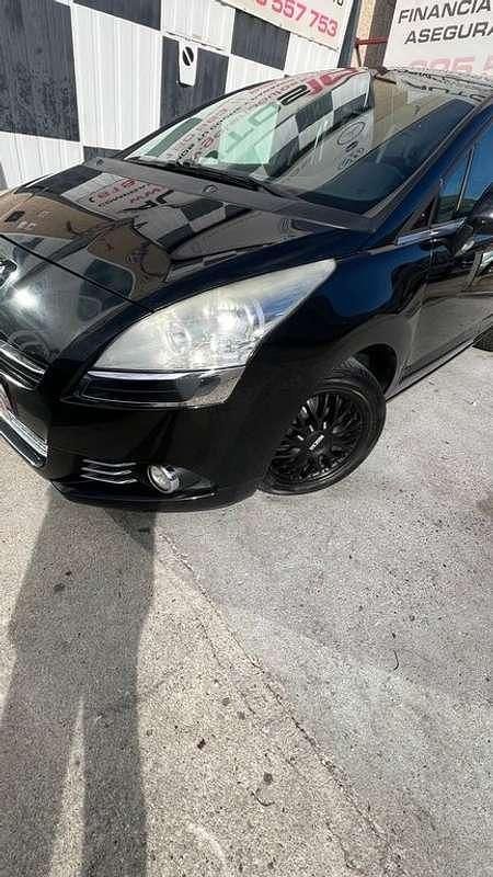 Usado Peugeot 5008 112 CV (82 kW) 2011 Negro Familiar