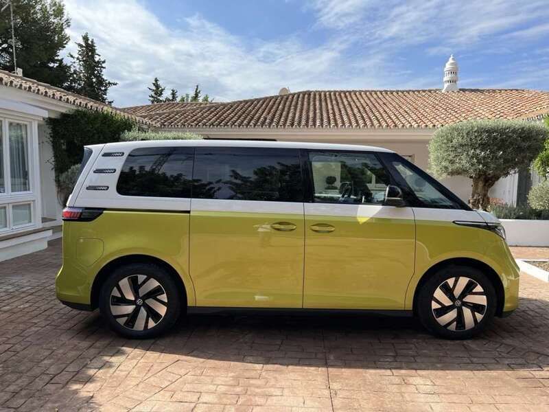 Usado VW ID. Buzz Pro 150 kW (204 CV) 2023 Amarillo Monovolumen