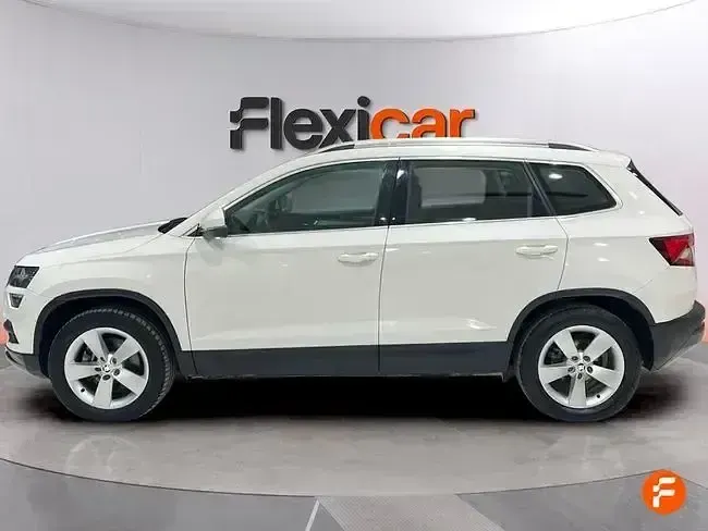 Usado Skoda Karoq Ambition 150 CV (110 kW) 2021 Blanco SUV