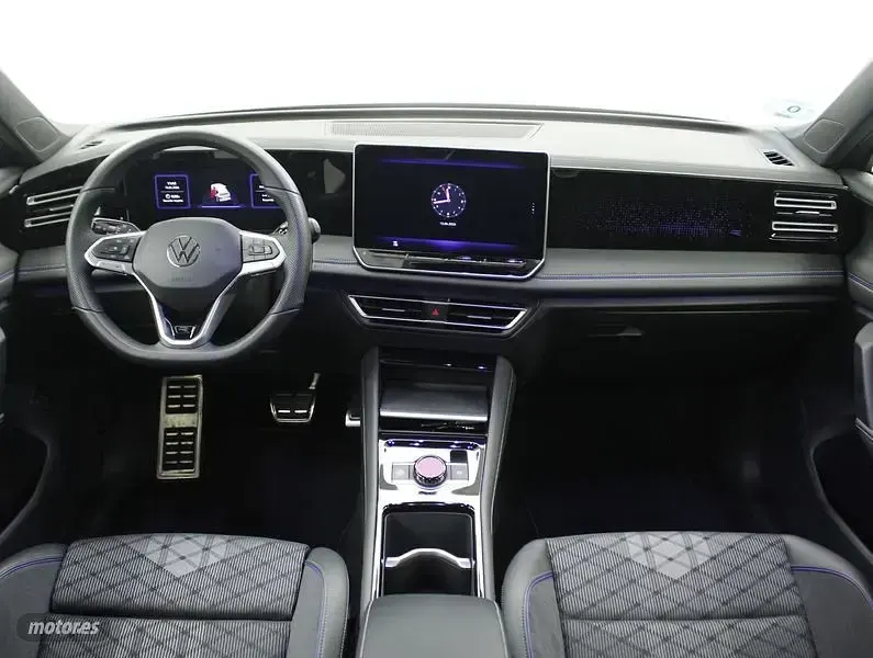 Usado VW Tiguan R-line 272 CV (200 kW) 2025 Plateado SUV