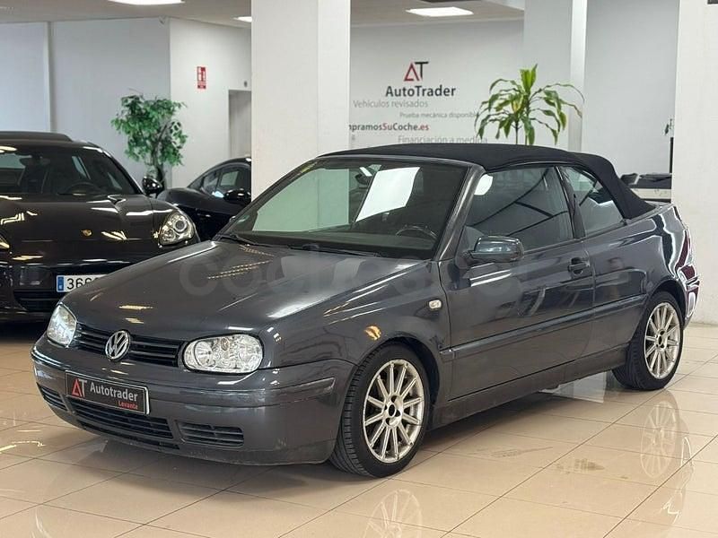 Usado VW Golf Cabriolet Highline 90 CV (66 kW) 2001 Gris / plata Descapotable