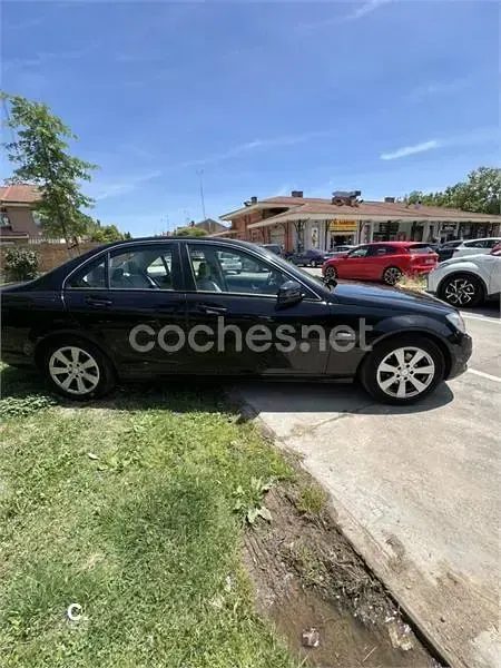 Usado Mercedes C200 Avantgarde 136 CV (100 kW) 2010 Negro Berlina