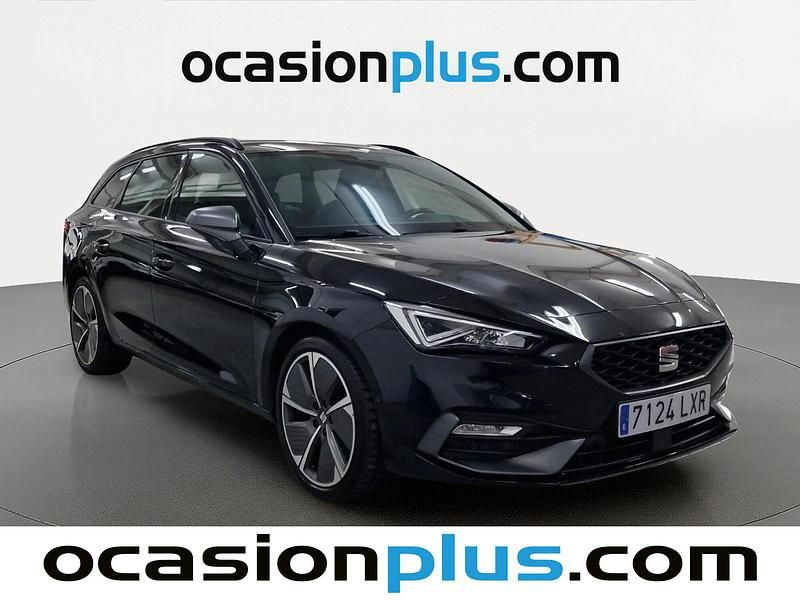 Usado Seat Leon FR 150 CV (110 kW) 2022 Negro Familiar
