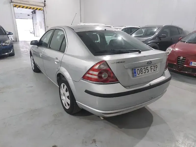 Usado Ford Mondeo Titanium 140 CV (102 kW) 2008 Gris / plata Berlina