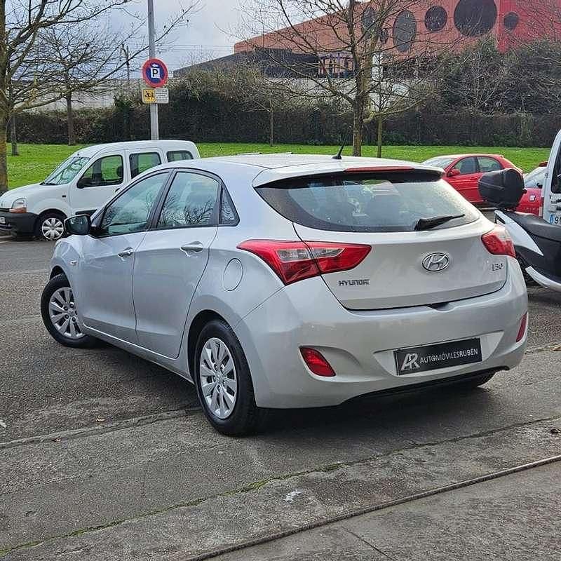 Usado Hyundai i30 90 CV (66 kW) 2015 Gris Utilitario
