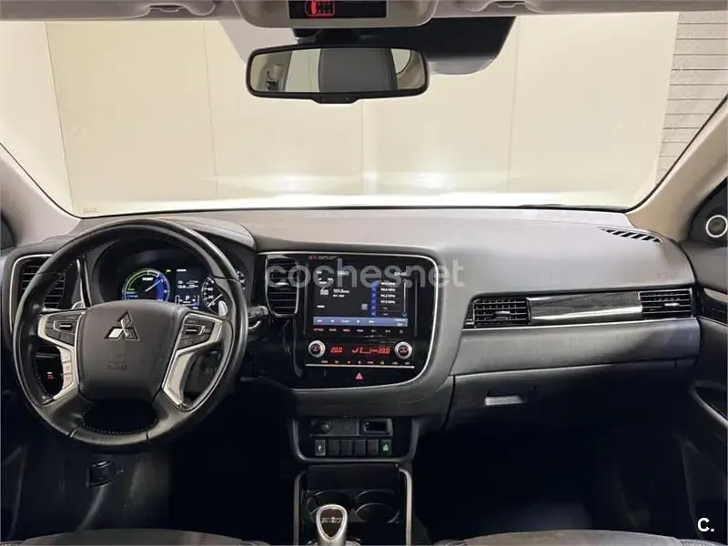 Usado Mitsubishi Outlander P-HEV Motion 224 CV (164 kW) 2020 Marrón SUV