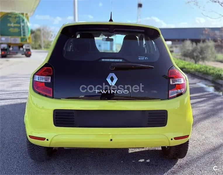 Usado Renault Twingo Intens 70 CV (51 kW) 2014 Amarillo Utilitario