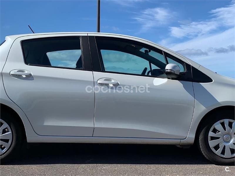 Usado Toyota Yaris Active 90 CV (66 kW) 2015 Blanco Berlina