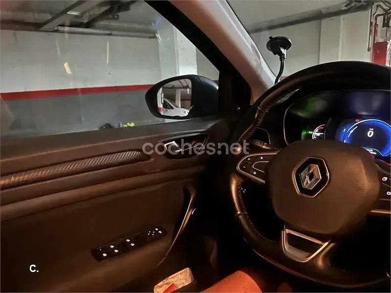Usado Renault Mégane 90 CV (66 kW) 2017 Gris / plata Berlina
