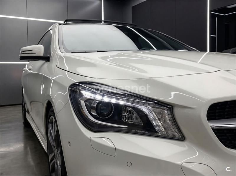 Usado Mercedes CLA180 Shooting Brake AMG line 122 CV (89 kW) 2016 Blanco Familiar