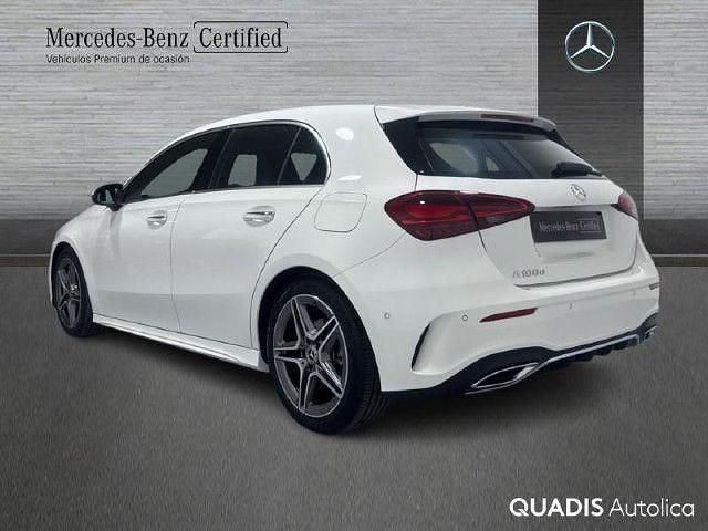 Usado Mercedes A180 AMG line 116 CV (85 kW) 2025 Blanco polar