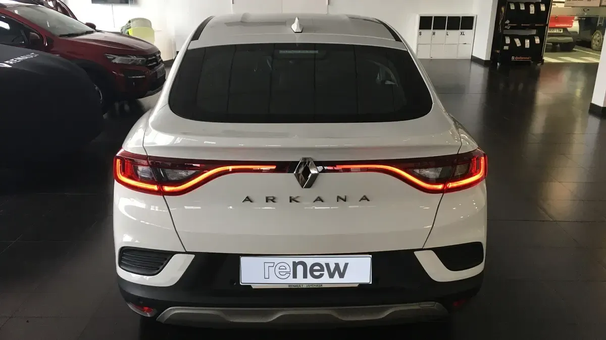 Usado Renault Arkana Intens 140 CV (102 kW) 2022 Blanco universal SUV