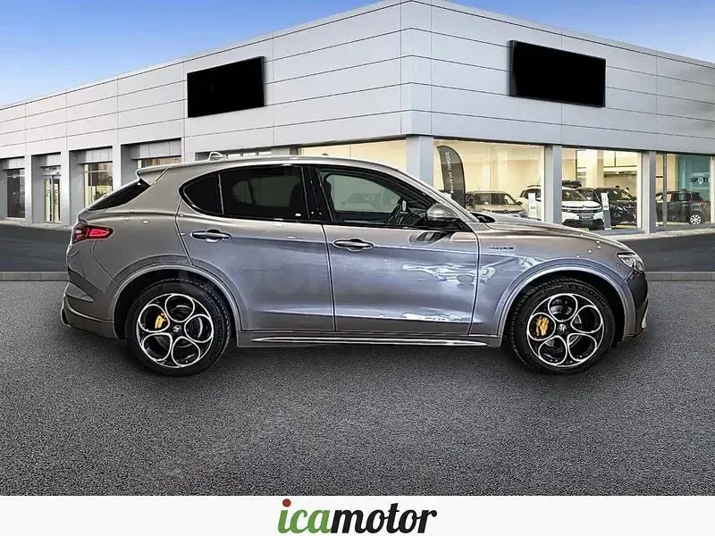 Usado Alfa Romeo Stelvio Veloce 210 CV (154 kW) 2021 Gris / plata SUV