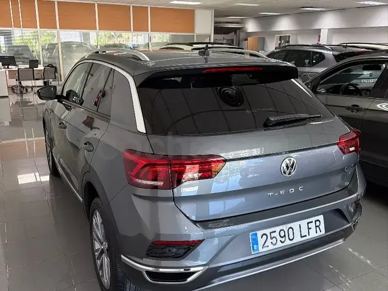 Usado VW T-Roc Sportline 150 CV (110 kW) 2020 Gris / plata SUV