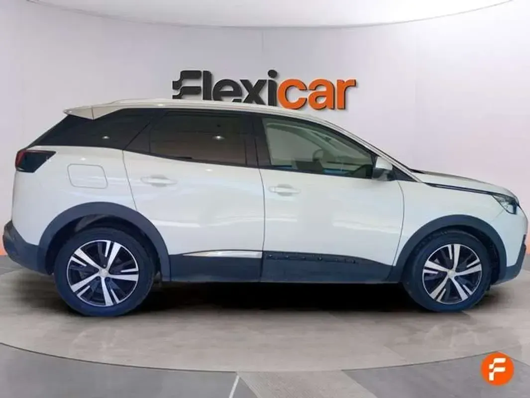 Usado Peugeot 3008 Allure 120 CV (88 kW) 2017 Blanco SUV