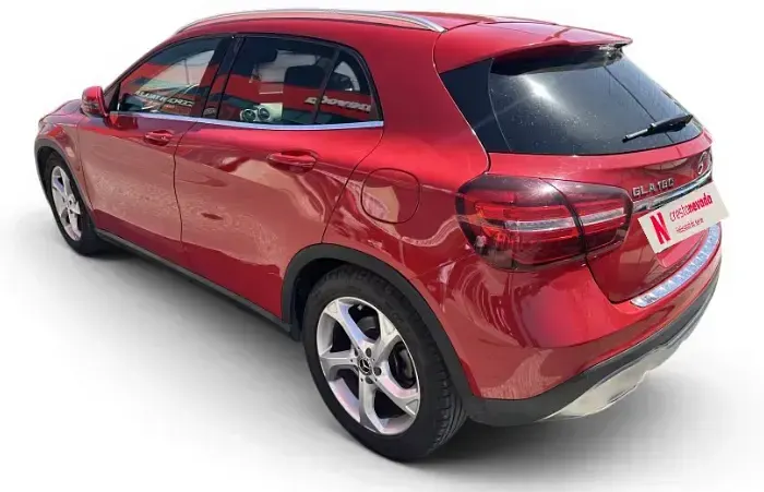 Usado Mercedes GLA180 122 CV (89 kW) 2019 Rojo SUV