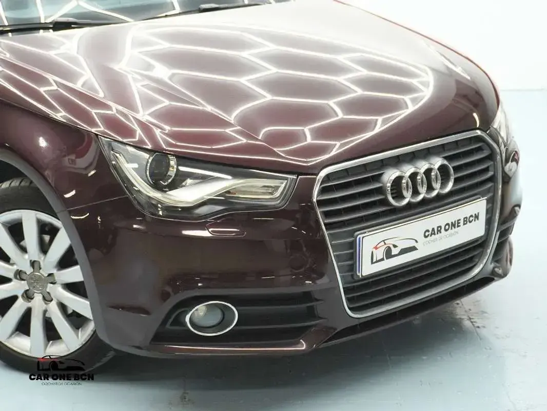 Usado Audi A1 Sportback Ambition 90 CV (66 kW) 2013 Marrón Utilitario