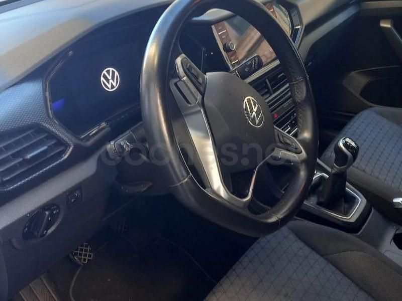 Usado VW T-Cross Advance 110 CV (80 kW) 2023 Gris / plata SUV