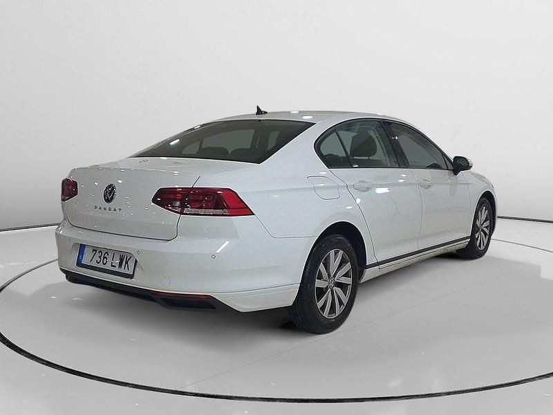 Usado VW Passat 150 CV (110 kW) 2022 Blanco Berlina