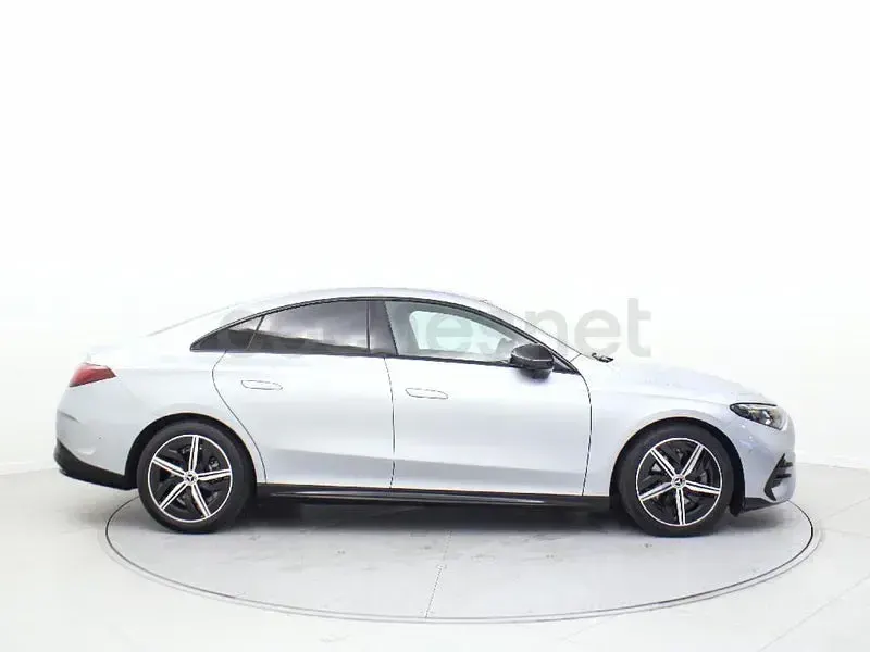 Usado Mercedes CLA180 136 CV (100 kW) 2026 Gris / plata Berlina