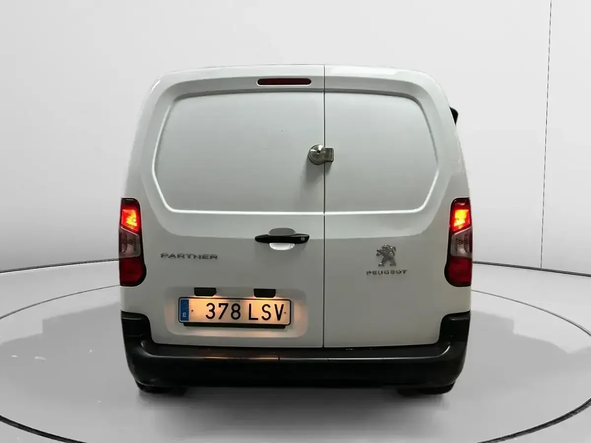 Usado Peugeot Partner Premium 110 CV (80 kW) 2021 Blanco Monovolumen