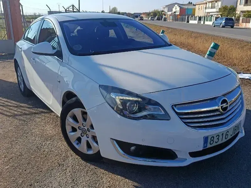 Usado Opel Insignia Excellence 140 CV (102 kW) 2015 Blanco Berlina