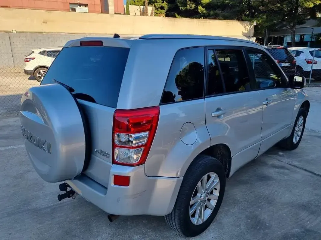 Usado Suzuki Grand Vitara 140 CV (102 kW) 2010 Gris SUV