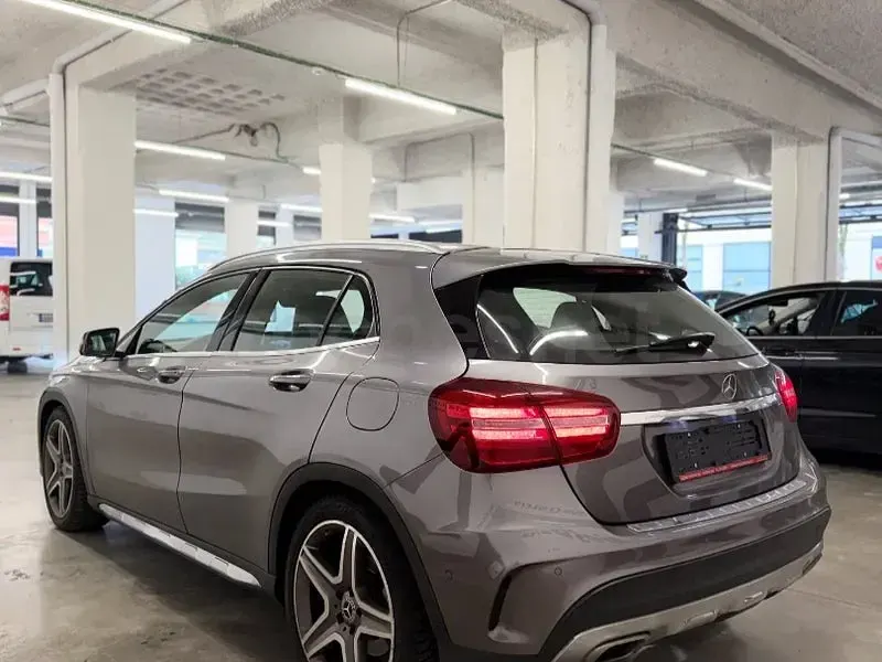 Usado Mercedes GLA200 136 CV (100 kW) 2018 Gris / plata SUV