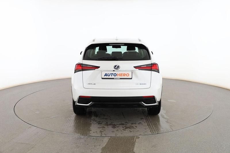 Usado Lexus NX300h E-FOUR 197 CV (144 kW) 2019 Blanco SUV