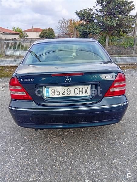 Usado Mercedes C220 Elegance 143 CV (105 kW) 2003 Azul Berlina
