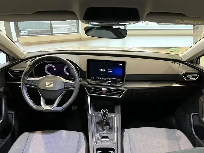 Usado Seat Leon Style 116 CV (85 kW) 2025 Blanco