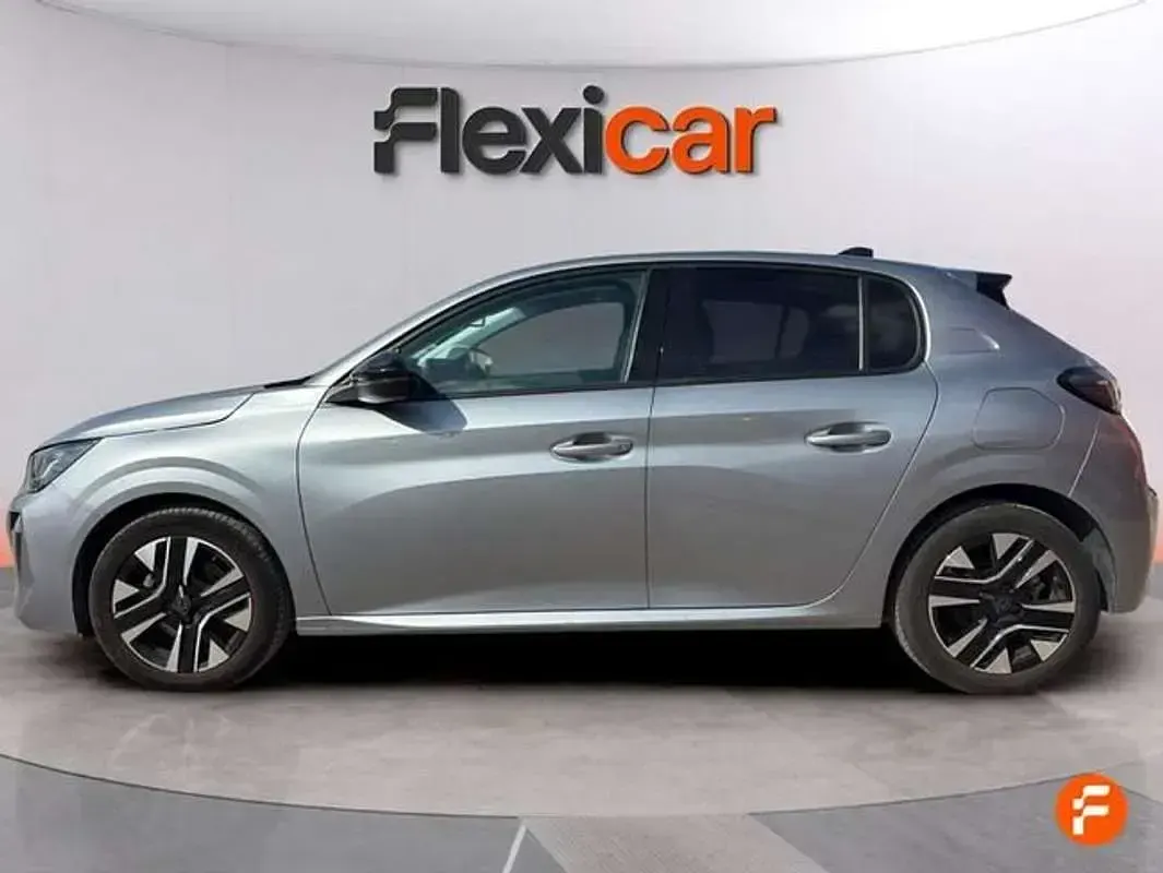 Usado Peugeot 208 Allure 102 CV (75 kW) 2024 Gris Utilitario