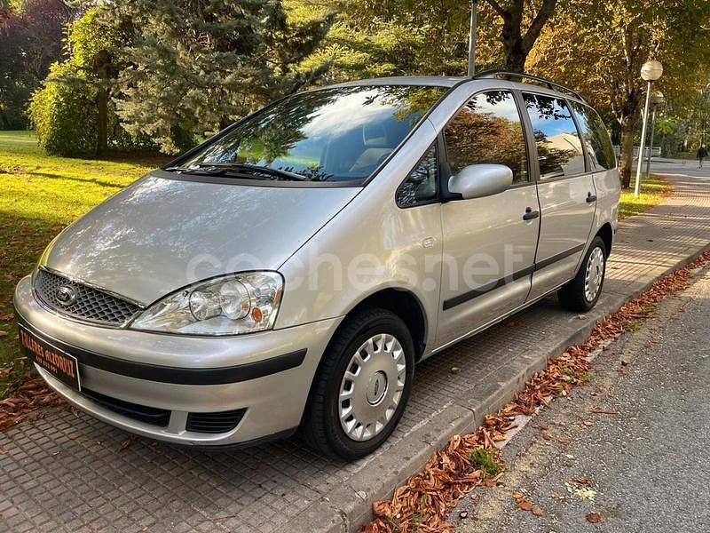 Usado Ford Galaxy Ghia 130 CV (95 kW) 2005 Gris / plata Monovolumen