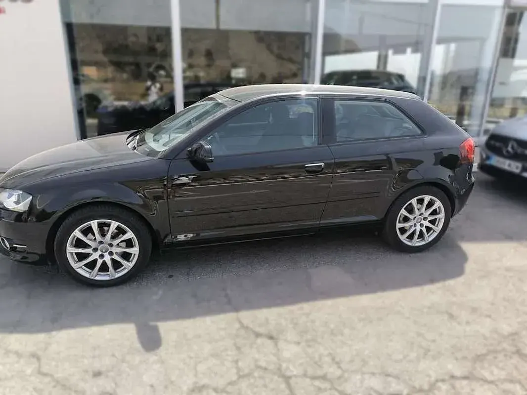 Usado Audi A3 Ambition 105 CV (77 kW) 2011 Negro Utilitario