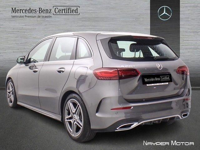 Usado Mercedes B200 AMG line 150 CV (110 kW) 2025 Gris montaña Monovolumen