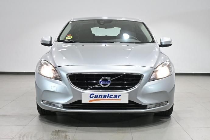 Usado Volvo V40 Kinetic 150 CV (110 kW) 2014 Plateado Utilitario