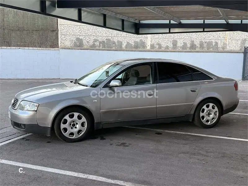 Usado Audi A6 130 CV (95 kW) 2003 Gris / plata Berlina