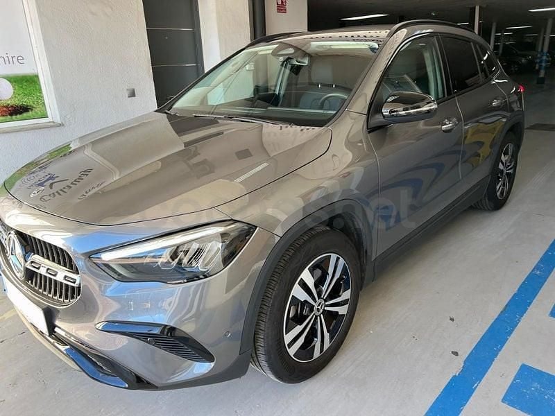 Usado Mercedes GLA200 163 CV (119 kW) 2025 Gris / plata SUV