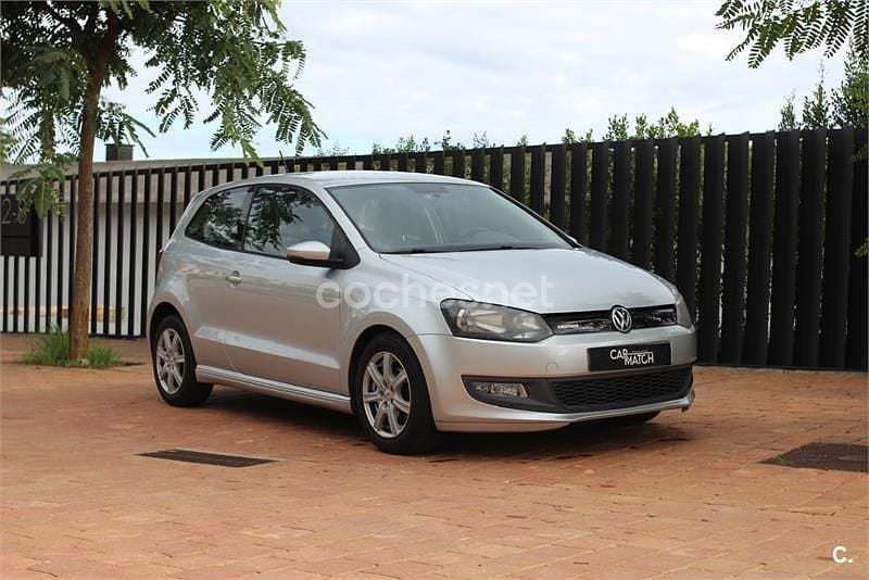 Gris / plata Usado 2011 VW Polo Berlina | 5400 € (Buen precio) - Imagen 1/4