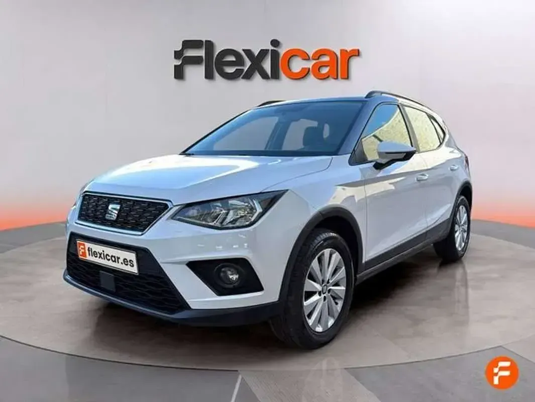 Usado Seat Arona Ecomotive 95 CV (69 kW) 2018 Gris SUV