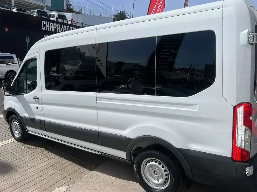 Usado Ford Transit Trend 131 CV (96 kW) 2018 Blanco Familiar