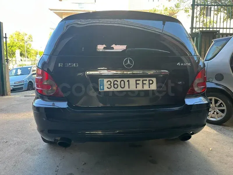 Usado Mercedes R350 272 CV (200 kW) 2006 Negro Familiar