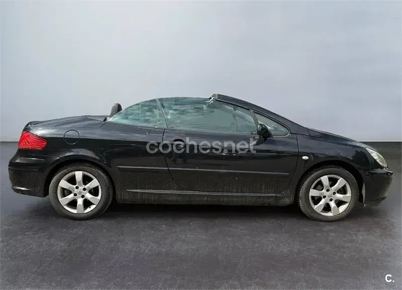 Usado Peugeot 307 CC 138 CV (101 kW) 2004 Negro Descapotable