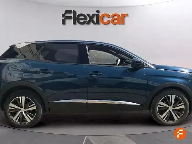Usado Peugeot 3008 Allure 130 CV (95 kW) 2024 Verde SUV
