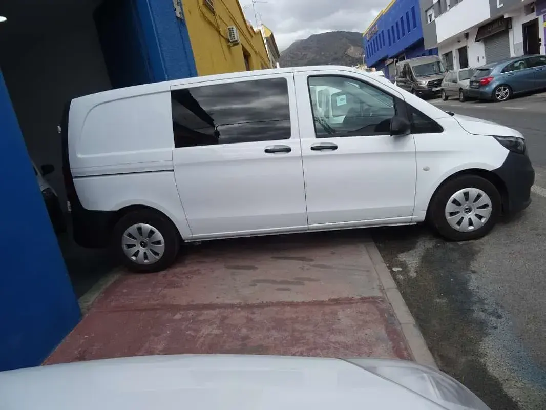 Usado Mercedes Vito 102 CV (75 kW) 2021 Blanco Van