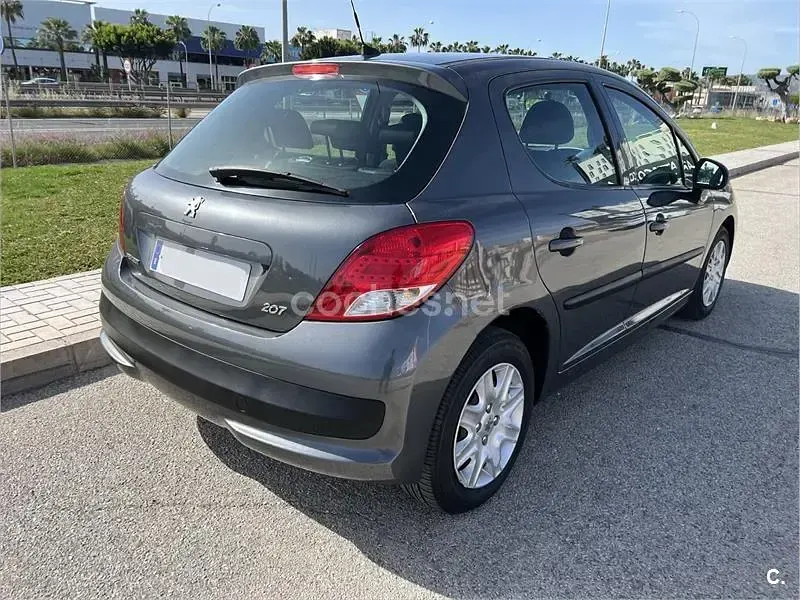 Usado Peugeot 207 70 CV (51 kW) 2010 Gris / plata Berlina