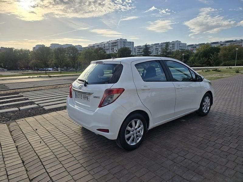 Usado Toyota Yaris Active 90 CV (66 kW) 2013 Blanco Utilitario